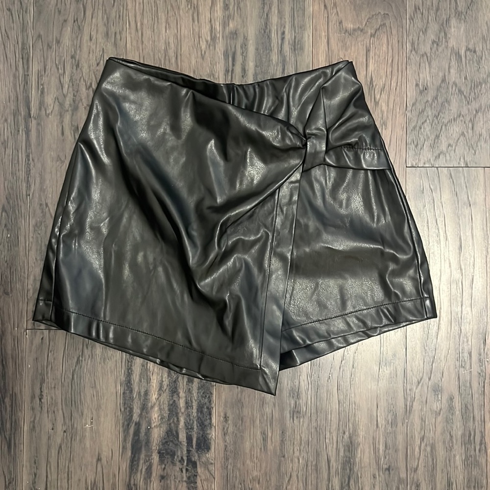 Women’s leather skort